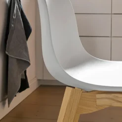 1665 Academy Connubia© Chaise scandinave en polypropylène et bois