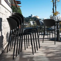 Abby Connubia® Chaise de jardin italienne empilable en polypropylène recyclé sans accoudoirs