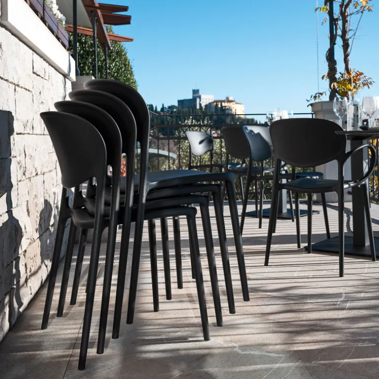 Abby Connubia® Chaise de jardin italienne empilable en polypropylène recyclé sans accoudoirs