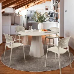 Abby Connubia® Fauteuil empilable en polypropylène recyclé avec dossier microperforé