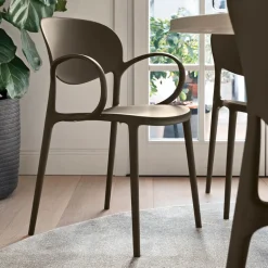 Abby Connubia® Fauteuil italien empilable en polypropylène recyclé