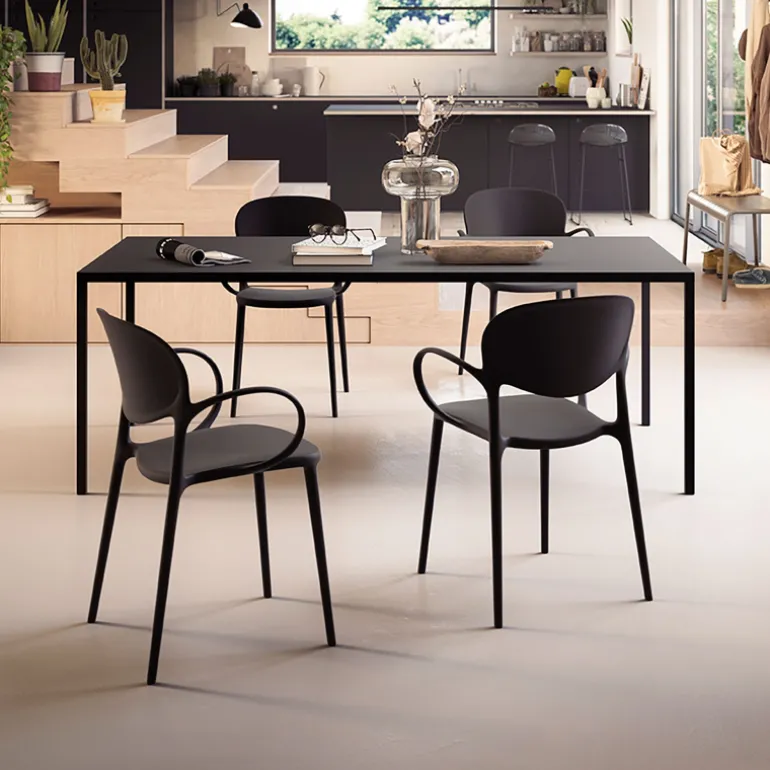 Abby Connubia® Fauteuil italien empilable en polypropylène recyclé