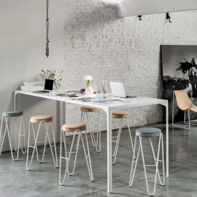 Apelle Jump Midj® Tabouret snack design sans dossier pieds géométriques