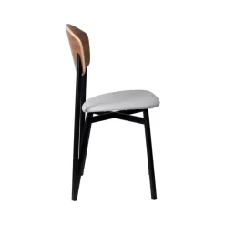 Artémis Carrier® Chaise design française assise en synthétique, dossier bois et pieds en métal