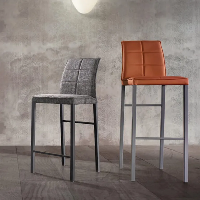 Atlanta Tabouret snack italien en synthétique avec pieds en métal