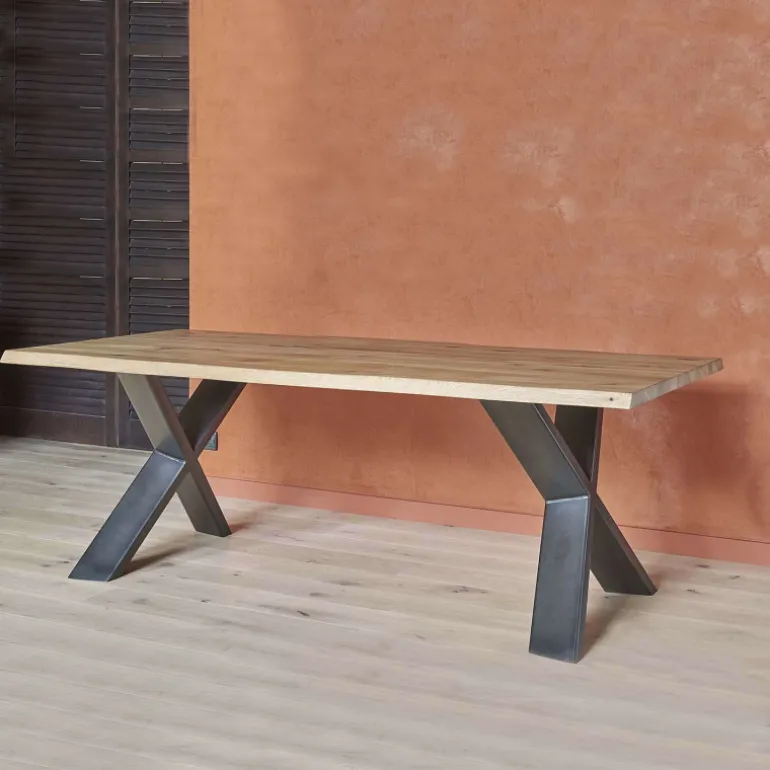 Carte Table rectangulaire en chêne massif et piétement métallique en croix