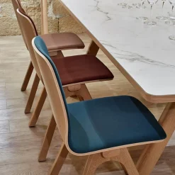 Chevron Chaise design en tissu et pieds bois