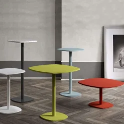 Circa Petite table de cuisine carrée aux bords arrondis avec pied central