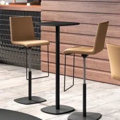 Circa Table de bar carrée aux bords arrondis avec pied central