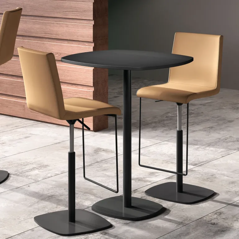 Circa Table snack de cuisine carrée aux bords arrondis avec pied central