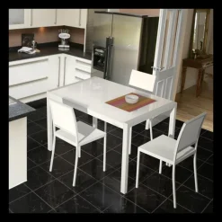 Concept métal Table en verre extensible