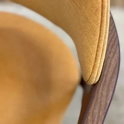 Eden Fauteuil design en bois massif et tissu