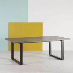 Eternelle Table industrielle française en béton ciré pieds traîneau