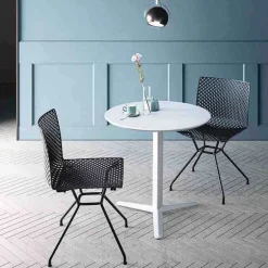 Fuller TC Chaise design italien microperforée avec pieds en métal