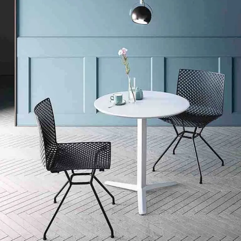 Fuller TC Chaise design italien microperforée avec pieds en métal