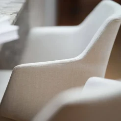 Lena Mobitec ® Tabouret snack en tissu avec accoudoirs et pieds en bois