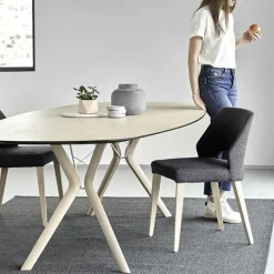 Lena Mobitec® Chaise ajourée en tissu et pieds bois style moderne