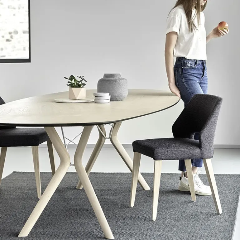 Lena Mobitec® Chaise ajourée en tissu et pieds bois style moderne