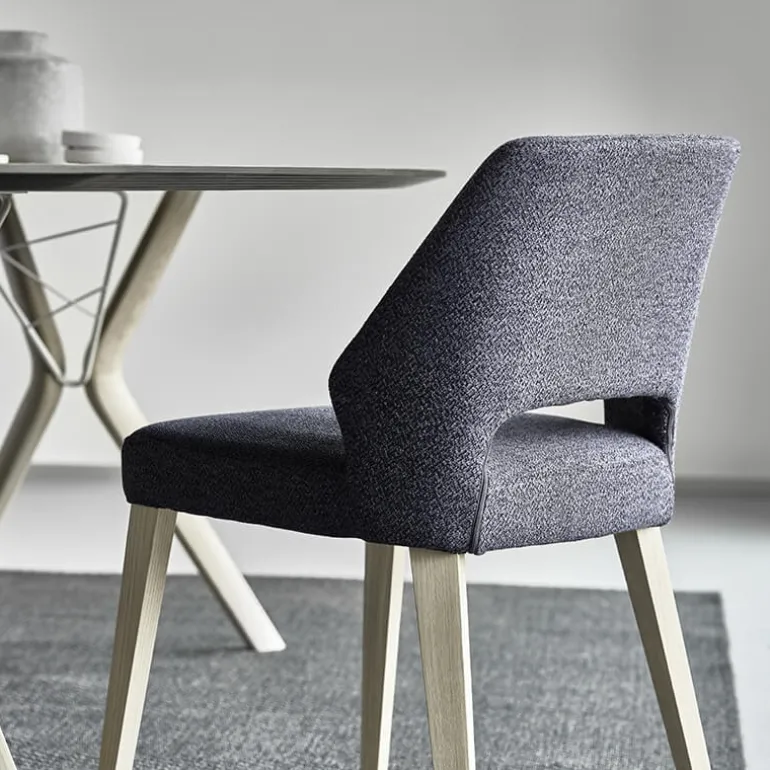 Lena Mobitec® Chaise ajourée en tissu et pieds bois style moderne