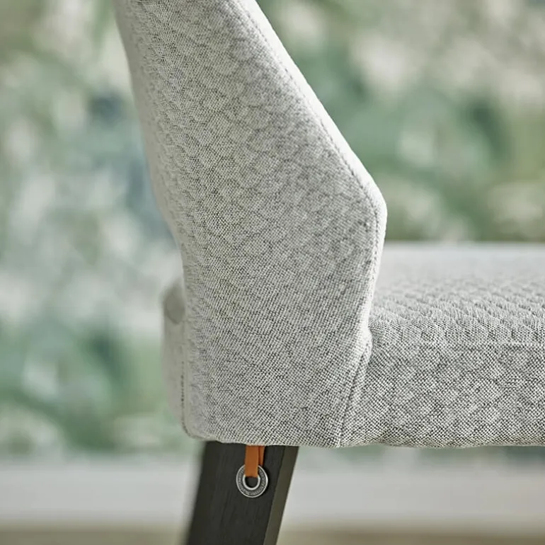 Lena Mobitec® Chaise ajourée en tissu et pieds bois style moderne