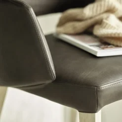Lena Mobitec® Fauteuil scandinave bois et tissu avec dossier ajouré