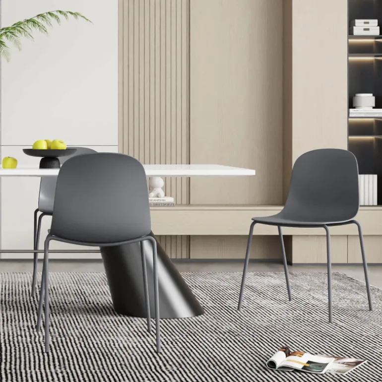 LilyChaise coque moderne empilable en polypropylène avec pieds en métal