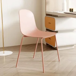 LilyChaise coque moderne empilable en polypropylène avec pieds en métal