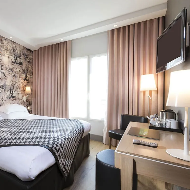 Liseré Bureau en bois avec tiroirs