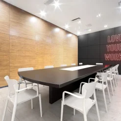 Loft Chaise moderne avec accoudoirs en polypropylène micro perforé