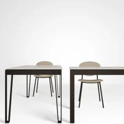 London Table design en Dekton avec pieds épingle en métal