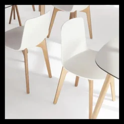 Lottus Enea® Chaise design en polypropylène et pieds bois
