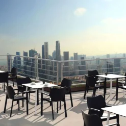 Maya Table carrée en stratifié