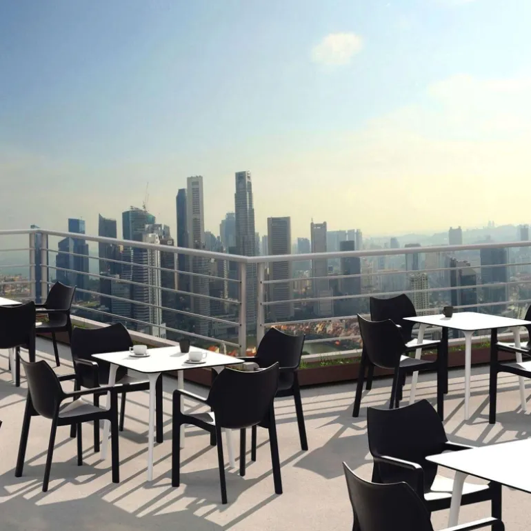 Maya Table carrée en stratifié