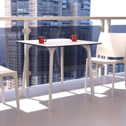 Maya Table carrée en stratifié