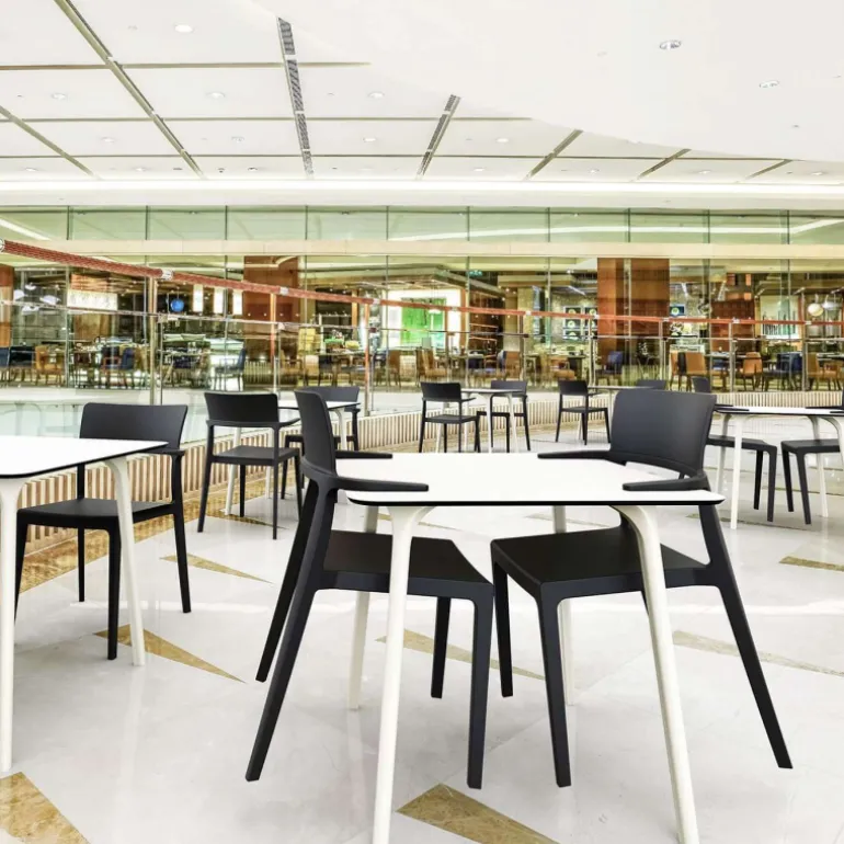 Maya Table carrée en stratifié