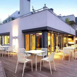 Maya Table carrée en stratifié