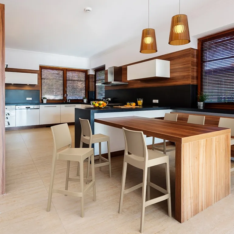 Maya Tabouret de bar empilable en polypropylène