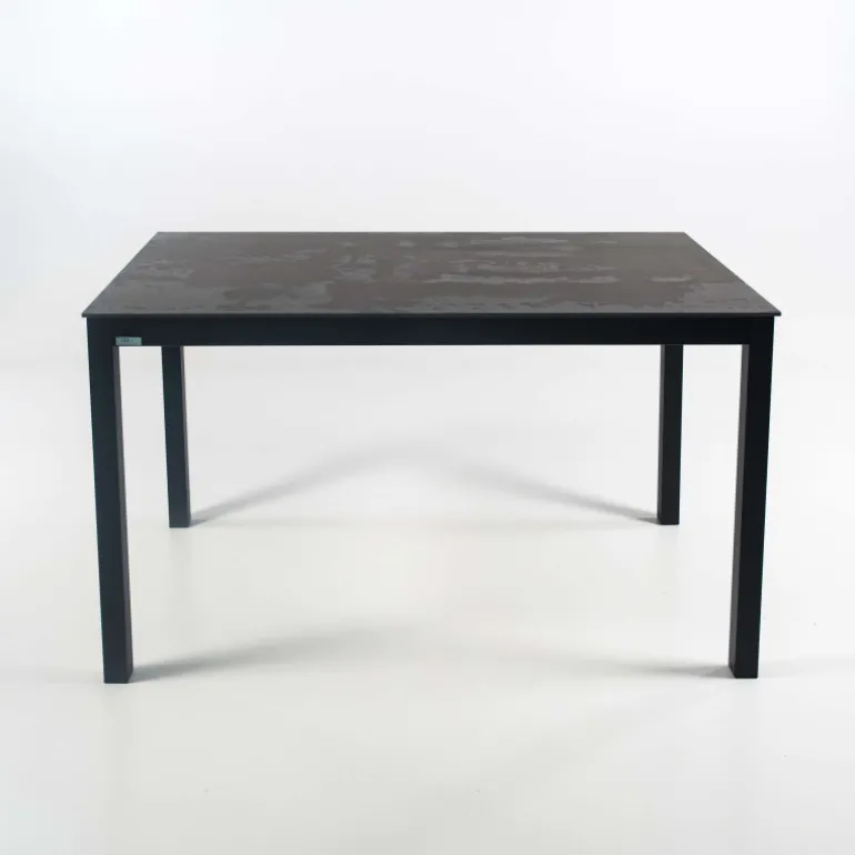 Millenium 4 Table rectangulaire en dekton et pieds en métal