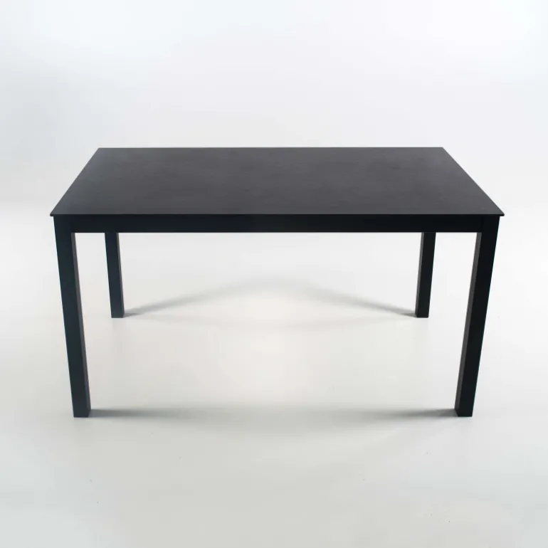 Millenium 4 Table rectangulaire en dekton et pieds en métal