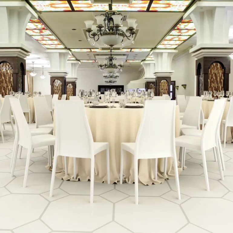 Miranda Chaise empilable en polypropylène