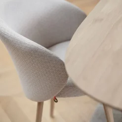 Neo Mobitec ® Fauteuil cosy confortable en tissu et pieds bois