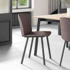 Olivia Chaise tendance en tissu et pieds métal