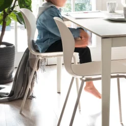 OPS ! Connubia© Chaise italienne empilable en polypropylène avec pieds en métal