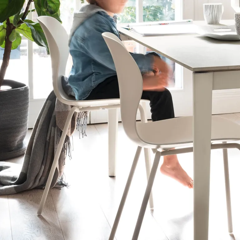 OPS ! Connubia© Chaise italienne empilable en polypropylène avec pieds en métal