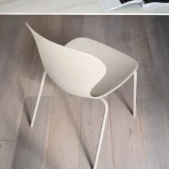 OPS ! Connubia© Chaise italienne empilable en polypropylène avec pieds en métal
