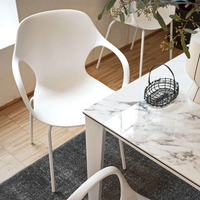 OPS ! Connubia© Fauteuil design italien empilable en polypropylène avec pieds en métal