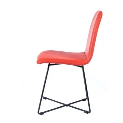 Pandora Chaise design avec pieds filaires noirs