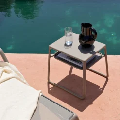 Pop Table basse de jardin carrée empilable en polypropylène