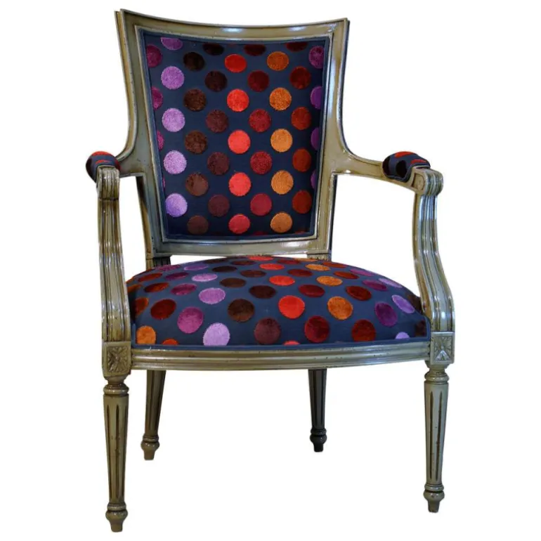 Quentin Fauteuil cabriolet Louis 16 fabrication française en tissu et bois massif