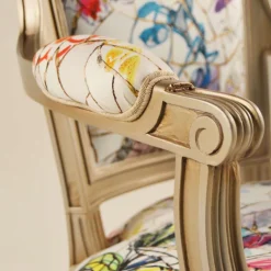 Quentin Fauteuil cabriolet Louis 16 fabrication française en tissu et bois massif